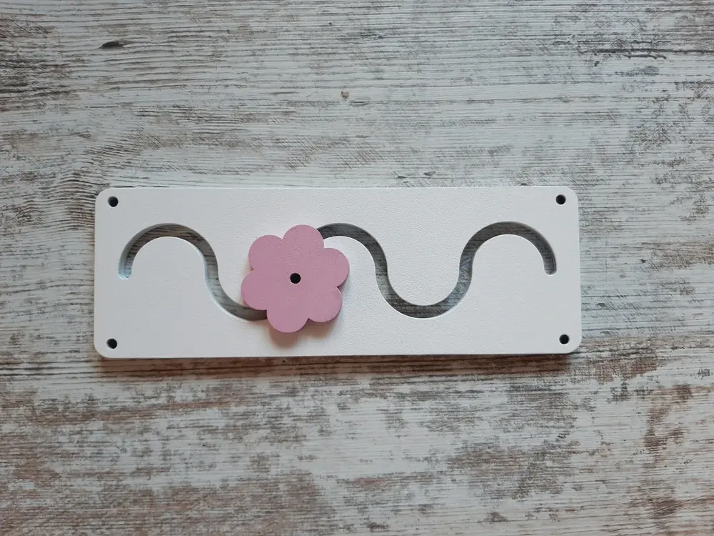 DESKA malovaná hrací 20x7cm s 1 dekorací