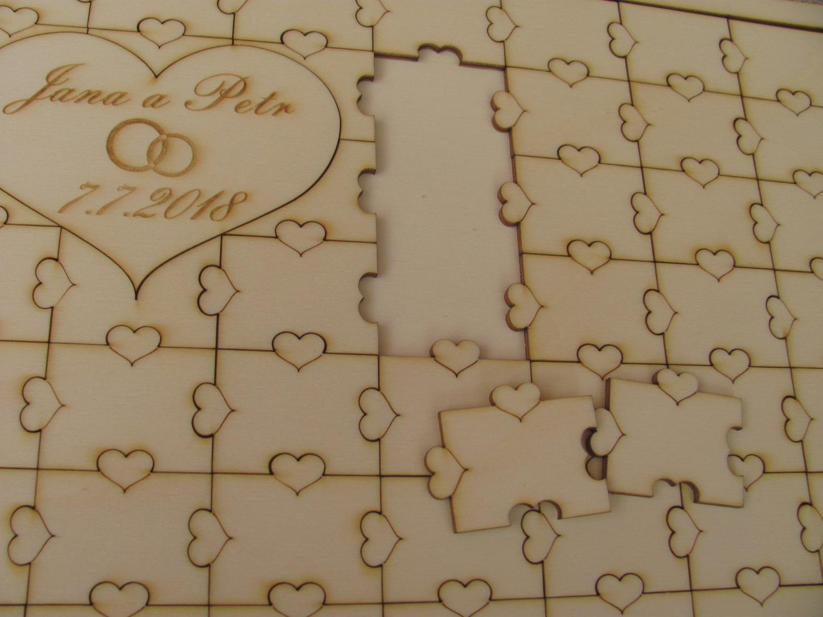 Dřevěné svatební puzzle