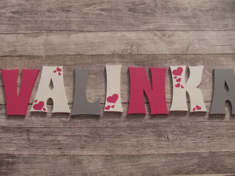 PÍSMENKA dřevěná malovaná typ P 8 cm - jméno ilustrační