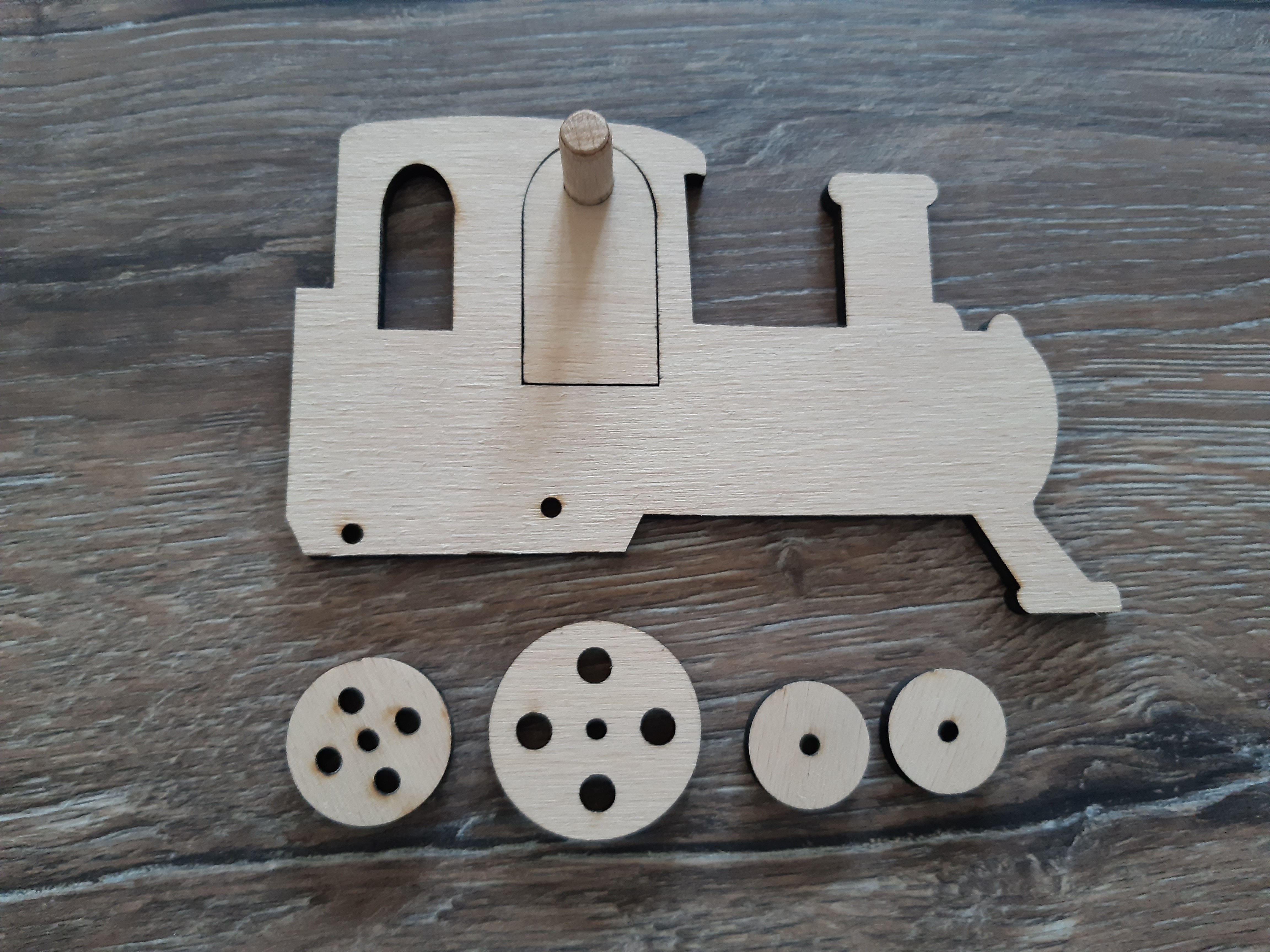 Dřevěná mašinka na interaktivní desku 13 × 10 cm