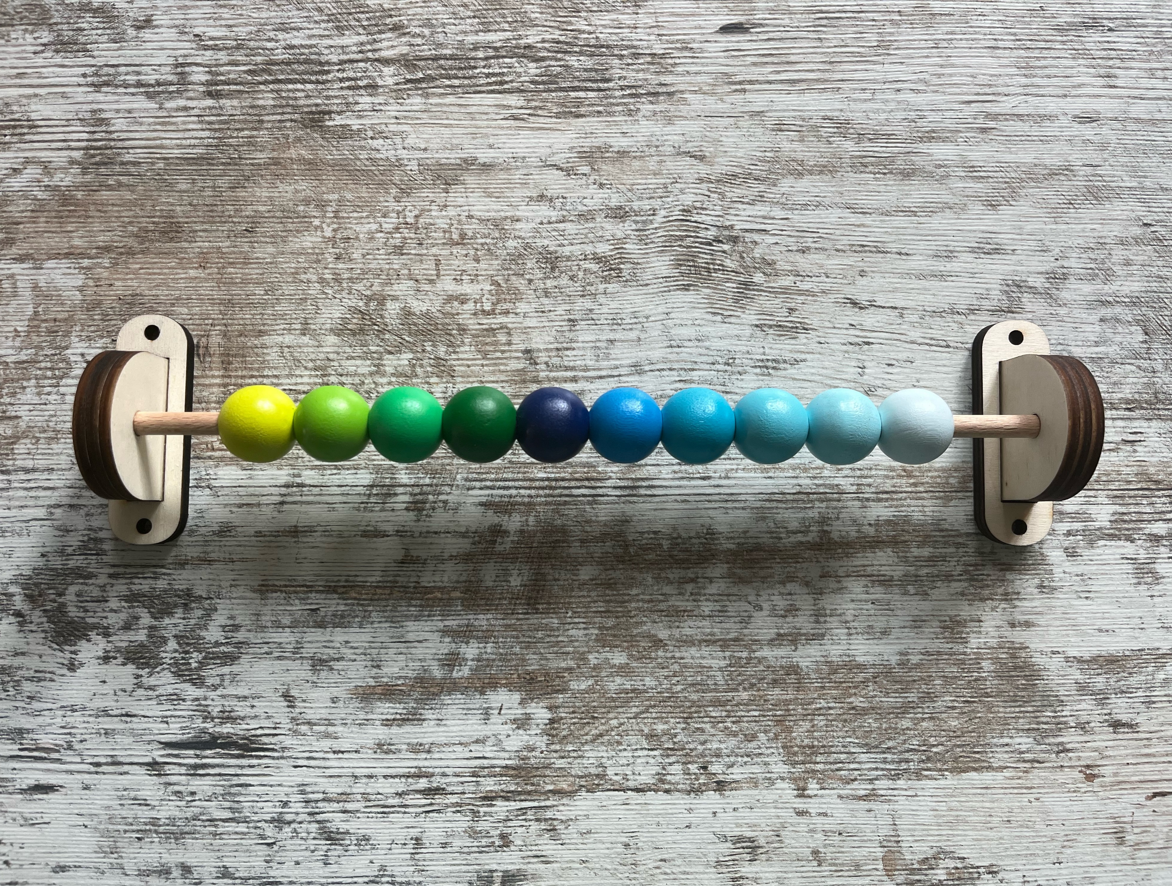 Dřevěné počítadlo s korálky - malované korálky