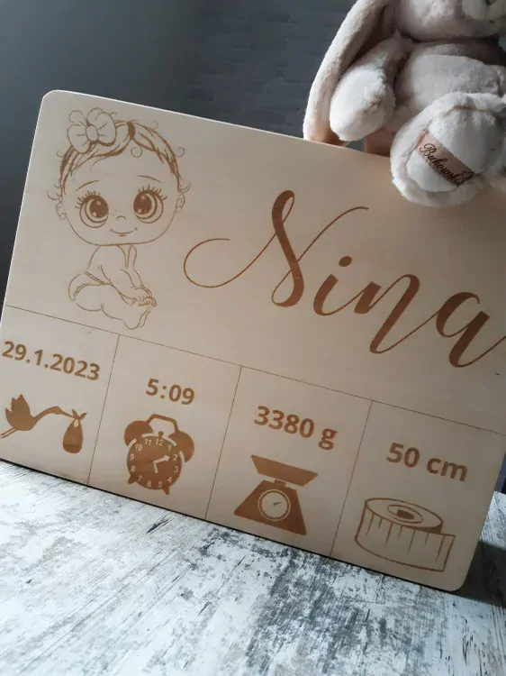 PAMÁTEČNÍ BEDÝNKA DŘEVĚNÁ S PORODNÍMI ÚDAJI MIMINKA