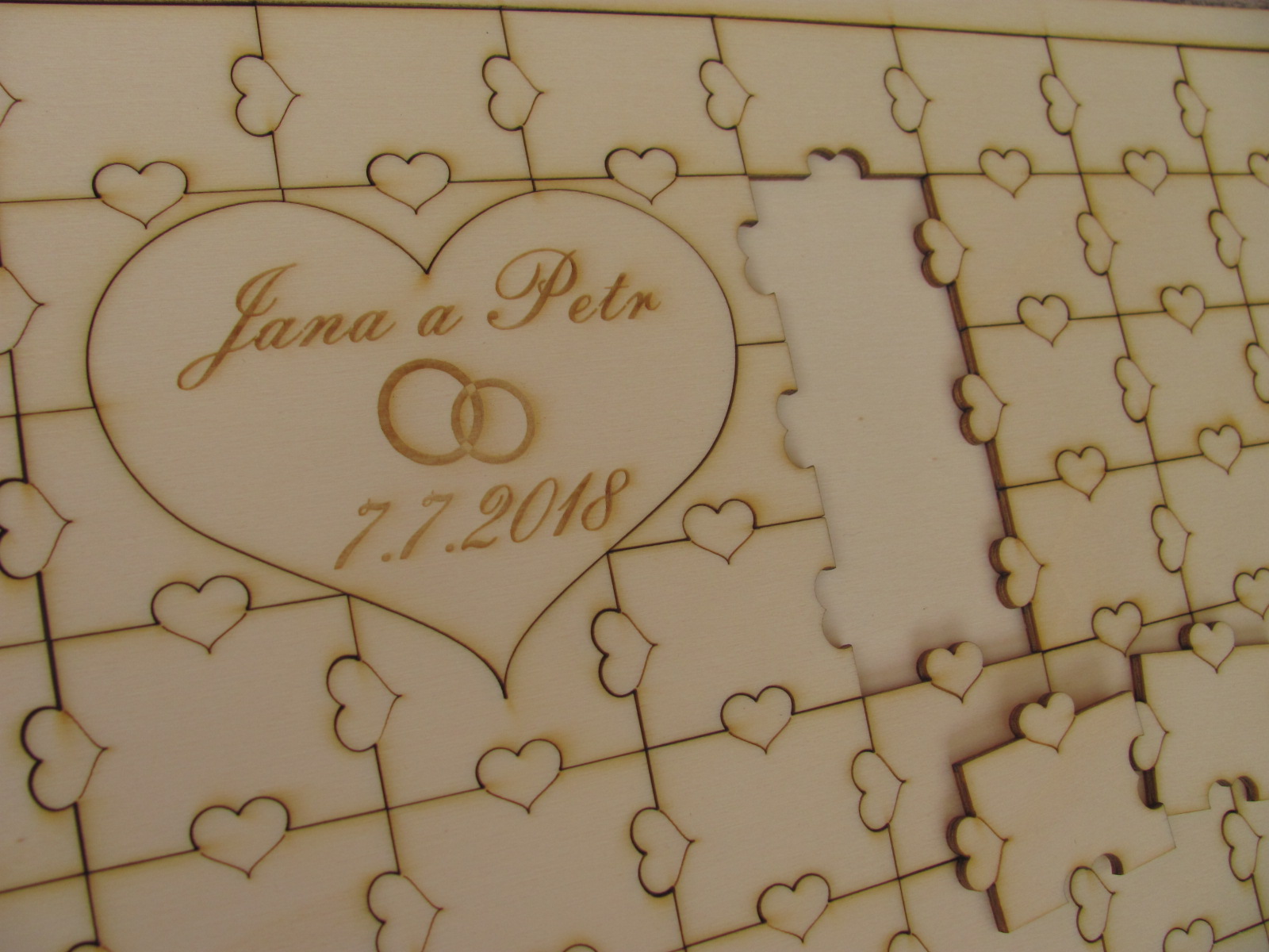 Dřevěné svatební puzzle