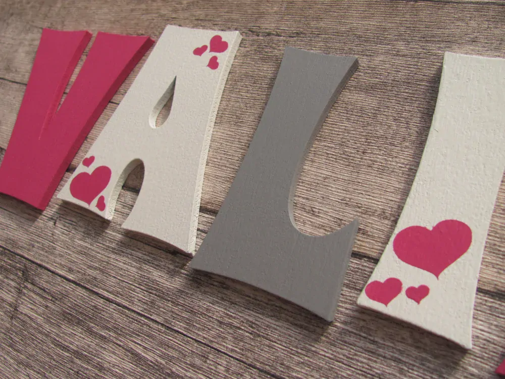 PÍSMENKA dřevěná malovaná typ P 8 cm - jméno ilustrační