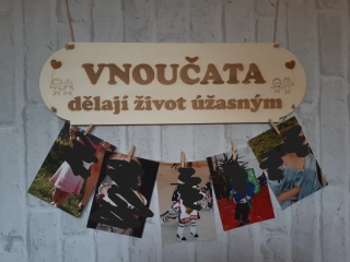 Dřevěná dekorace VNOUČATA- dárek pro babičku a dědu
