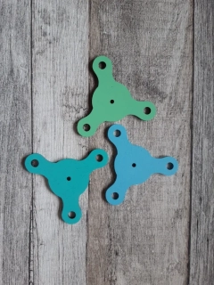 Dřevěný malovaný spinner na interaktivní desku