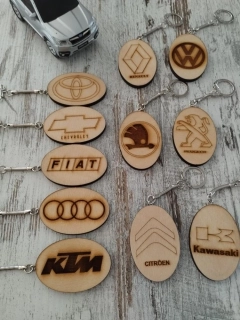 Dřevěná klíčenka LOGO auta/motorky