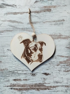 SRDÍČKO dřevěné 12x14cm - Americký pitbulteriér
