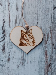SRDÍČKO dřevěné 12x14cm - Mainská mývalí kočka II.