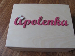 KRABIČKA dřevěná se jménem 22x17x8cm